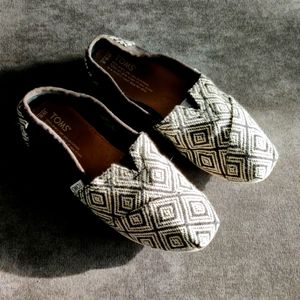 Tom's boho flats